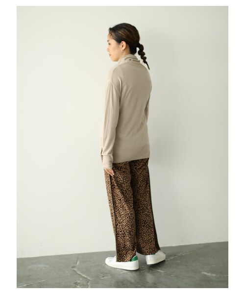 GARAGE OF GOOD CLOTHING（ガレージオブグッドクロージング）の「レオパード柄ラインパンツ（パンツ・レオパード・F）」の2枚目の写真