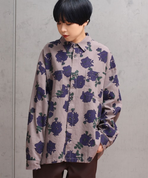 RNA（アールエヌエー）の「B2529 Creepy Flower BIGシャツ