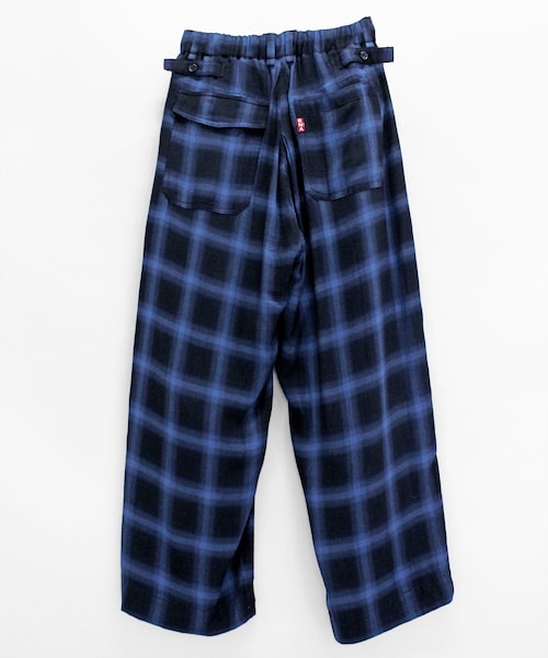 RNA（アールエヌエー）の「R3605 チェックベイカーパンツ（パンツ・レディース・ブルー/レッド）」の9枚目の写真