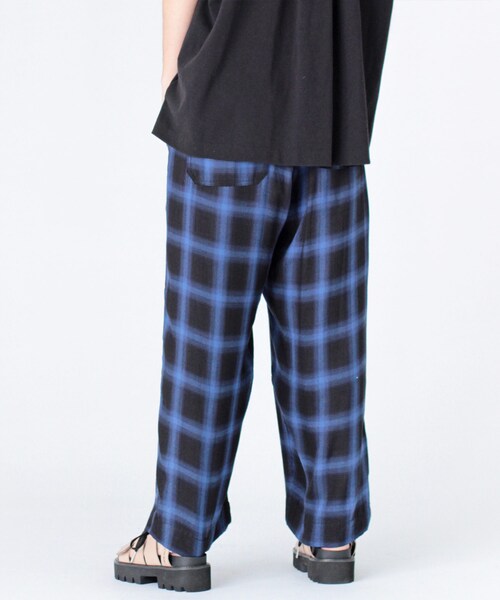 RNA（アールエヌエー）の「R3605 チェックベイカーパンツ（パンツ・レディース・ブルー/レッド）」の5枚目の写真