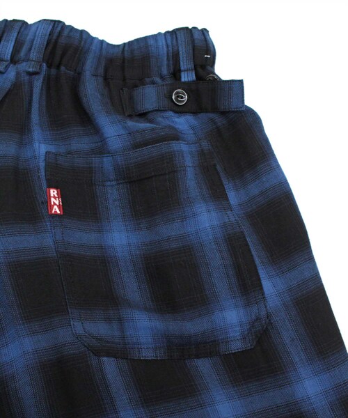 RNA（アールエヌエー）の「R3605 チェックベイカーパンツ（パンツ・レディース・ブルー/レッド）」の14枚目の写真