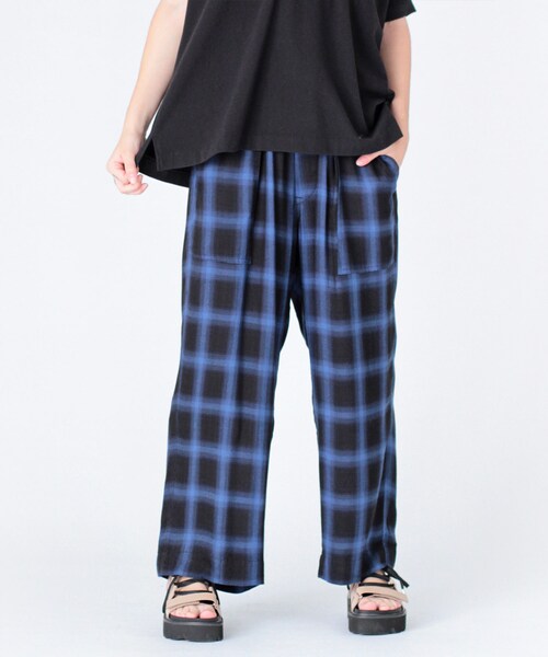 RNA（アールエヌエー）の「R3605 チェックベイカーパンツ（パンツ・レディース・ブルー/レッド）」の3枚目の写真