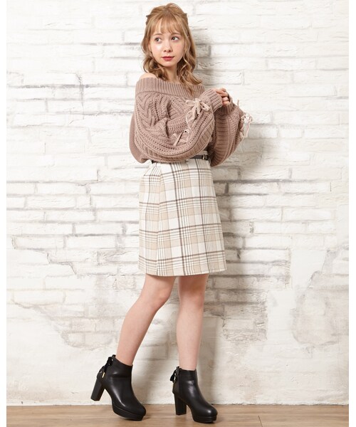 INGNI（イング）の「ベルト付きチェック柄台形／スカート（スカート・レディース・ｱｲﾎﾞﾘｰ/ｺﾝ/ﾍﾞｰｼﾞｭ・M）」の4枚目の写真