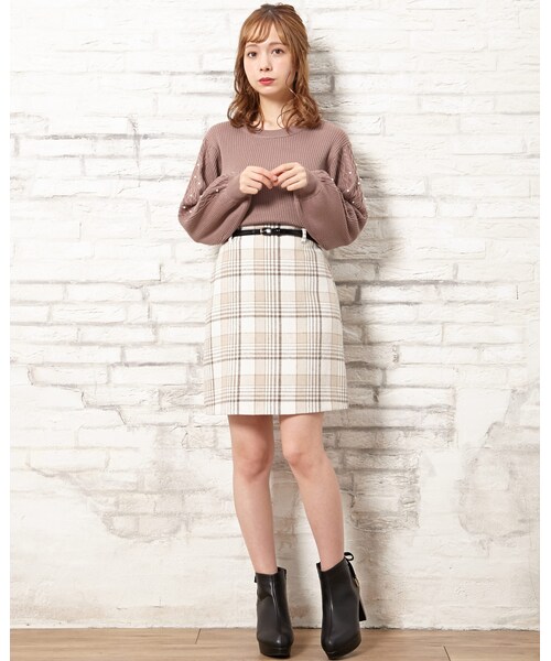 INGNI（イング）の「ベルト付きチェック柄台形／スカート（スカート・レディース・ｱｲﾎﾞﾘｰ/ｺﾝ/ﾍﾞｰｼﾞｭ・M）」の13枚目の写真