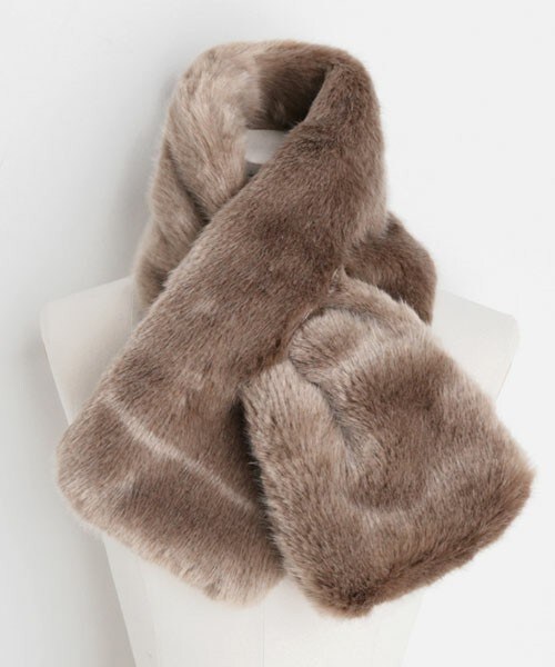 DHOLIC（ディーホリック）の「エコファークロスマフラー（マフラー・レディース・ホワイト/グレー/ブラウン/ピンク/ブラック/その他・FREE）」の4枚目の写真