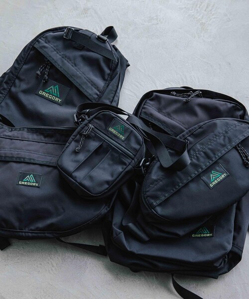 グレゴリー × グリーンレーベルリラクシング 別注 エブリデイ ビジネスもシックにハマるミニマル黒デイパもいいじゃん！｜雑誌Begin