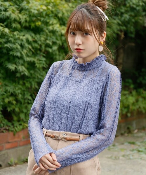 RAY CASSIN（レイカズン）の「立体レース長袖プルオーバー（トップス・レディース・黒/ブルー/ブラウン/オフ白・FREE）」の2枚目の写真