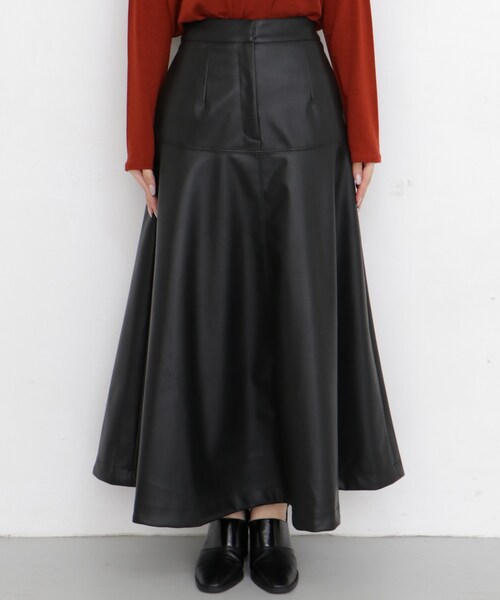 KBF(ケイビーエフ)の「フェイクレザーフレアスカート(その他・レディース・BEIGE/BLACK・one)」の5枚目の写真