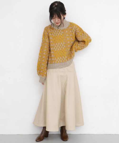 KBF(ケイビーエフ)の「フェイクレザーフレアスカート(その他・レディース・BEIGE/BLACK・one)」の4枚目の写真