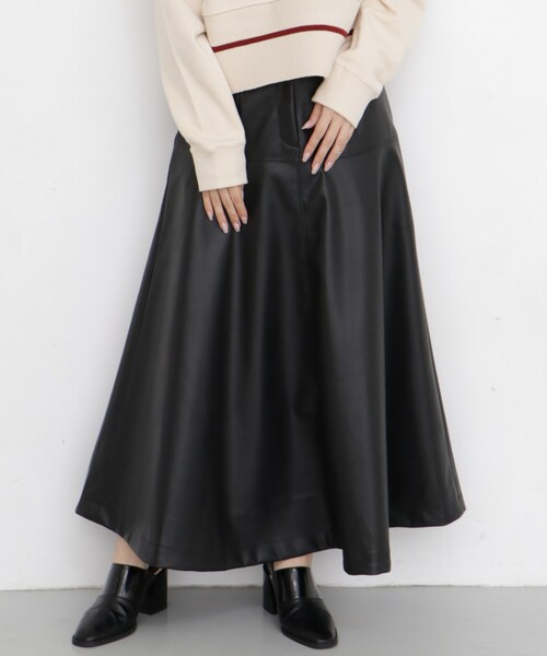 KBF(ケイビーエフ)の「フェイクレザーフレアスカート(その他・レディース・BEIGE/BLACK・one)」の1枚目の写真