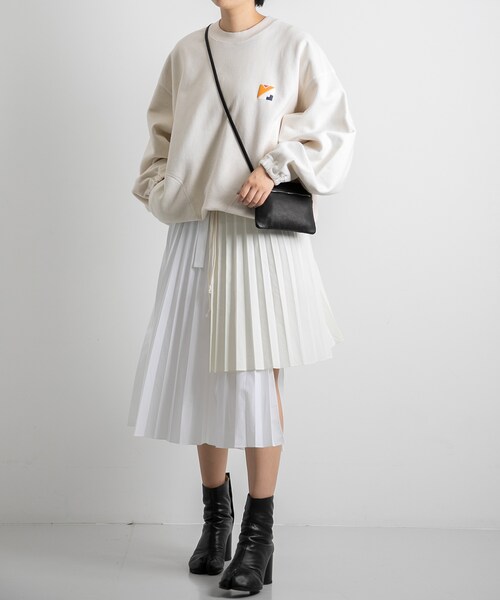 MAISON EUREKA（メゾンエウレカ）の「MAISON EUREKA ME LOGO SWEAT