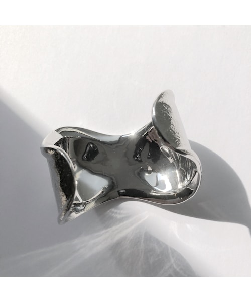 Lavish Gate（ラヴィッシュゲート）の「brace-05001-SV　WIDE WAVE バングル　シルバー（バングル/リストバンド・レディース・その他）」の8枚目の写真