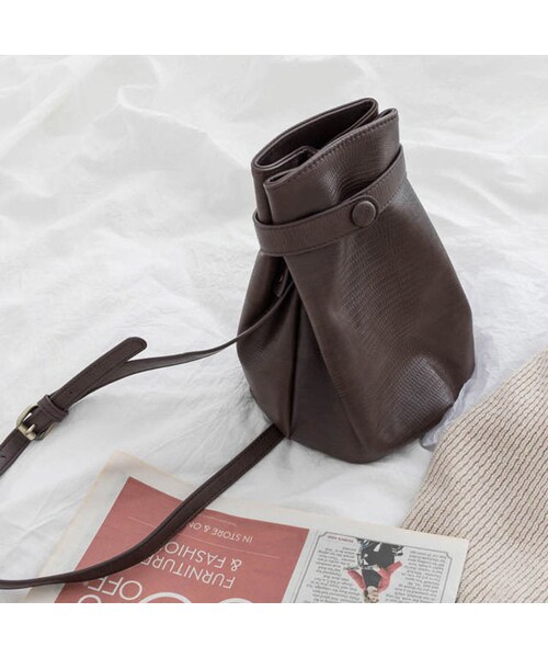 Lavish Gate（ラヴィッシュゲート）の「bag2-02440　型押しフェイクレザーバッグ　ブラウン　ブラック（ショルダーバッグ・レディース・その他）」の2枚目の写真