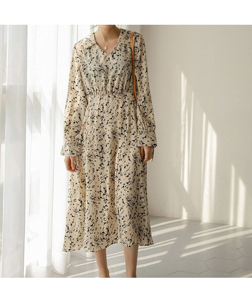 Lavish Gate ラヴィッシュゲート の Tops 029 花柄ワンピース アイボリー ブラック ワンピース Wear