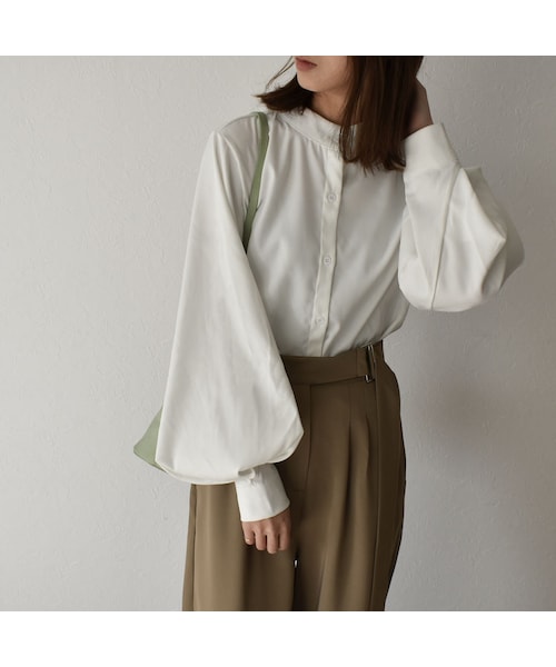 Lavish Gate（ラヴィッシュゲート）の「tops-02031　ボリュームスリーブ　バンドカラーシャツブラウス　ベージュ　ホワイト（シャツ/ブラウス・レディース・その他）」の3枚目の写真