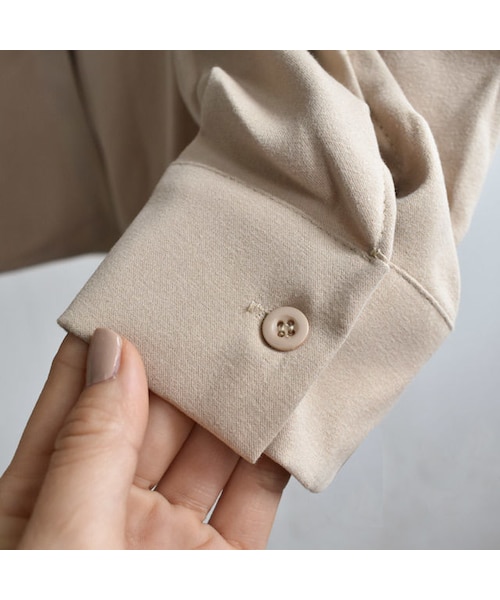 Lavish Gate（ラヴィッシュゲート）の「tops-02031　ボリュームスリーブ　バンドカラーシャツブラウス　ベージュ　ホワイト（シャツ/ブラウス・レディース・その他）」の12枚目の写真