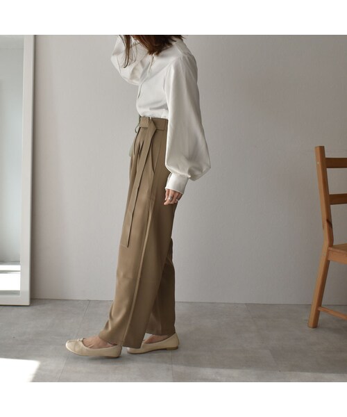 Lavish Gate（ラヴィッシュゲート）の「tops-02031　ボリュームスリーブ　バンドカラーシャツブラウス　ベージュ　ホワイト（シャツ/ブラウス・レディース・その他）」の8枚目の写真