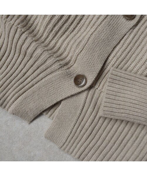 Lavish Gate（ラヴィッシュゲート）の「knit-02034　ボリュームスリーブ　Vネックニットカーディガン　ベージュ（カーディガン/ボレロ・レディース・その他）」の9枚目の写真