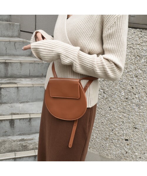 Lavish Gate（ラヴィッシュゲート）の「nh-bag2-02479　エコレザー　ラウンドフラップバッグ　ショルダーバッグ　ウエストバッグ（ショルダーバッグ・レディース・その他）」の2枚目の写真