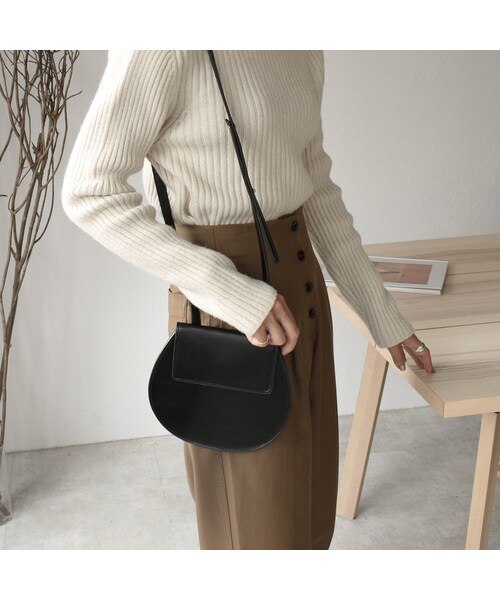 Lavish Gate（ラヴィッシュゲート）の「nh-bag2-02479　エコレザー　ラウンドフラップバッグ　ショルダーバッグ　ウエストバッグ（ショルダーバッグ・レディース・その他）」の6枚目の写真