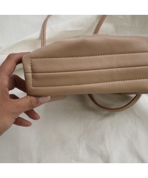 Lavish Gate（ラヴィッシュゲート）の「bag2-02485　エコレザー　スモールギャザーショルダーバッグ　エクリュ　グレージュ　キャメル　ブラック（ショルダーバッグ・レディース・その他）」の14枚目の写真