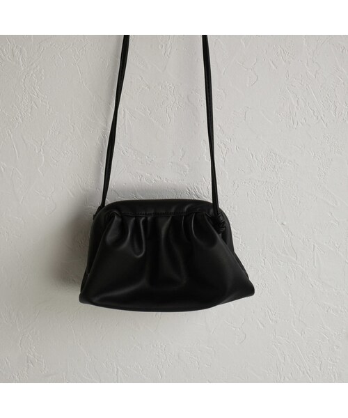 Lavish Gate（ラヴィッシュゲート）の「bag2-02485　エコレザー　スモールギャザーショルダーバッグ　エクリュ　グレージュ　キャメル　ブラック（ショルダーバッグ・レディース・その他）」の12枚目の写真