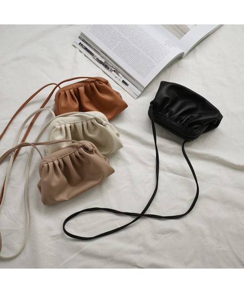 Lavish Gate（ラヴィッシュゲート）の「bag2-02485　エコレザー　スモールギャザーショルダーバッグ　エクリュ　グレージュ　キャメル　ブラック（ショルダーバッグ・レディース・その他）」の6枚目の写真