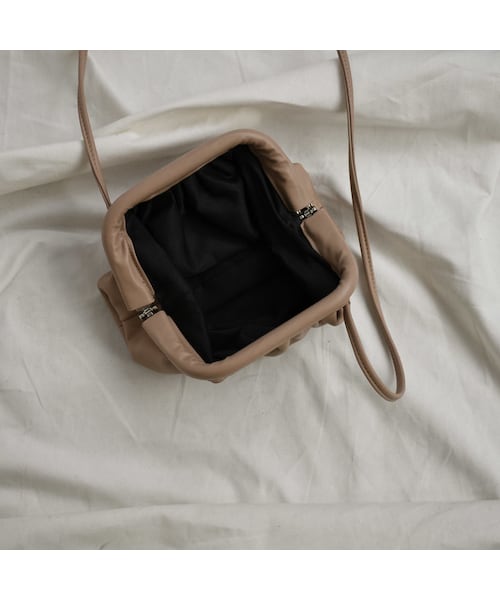 Lavish Gate（ラヴィッシュゲート）の「bag2-02485　エコレザー　スモールギャザーショルダーバッグ　エクリュ　グレージュ　キャメル　ブラック（ショルダーバッグ・レディース・その他）」の13枚目の写真