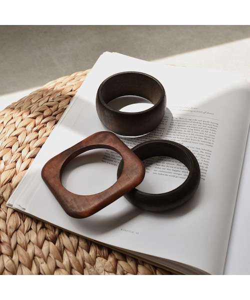 Lavish Gate（ラヴィッシュゲート）の「brace2-02006　ブラウン　ウッドバングル　3個セット（バングル/リストバンド・レディース・その他）」の3枚目の写真