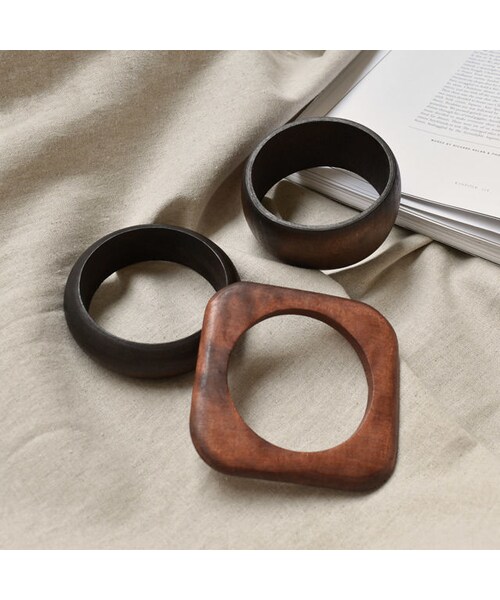 Lavish Gate（ラヴィッシュゲート）の「brace2-02006　ブラウン　ウッドバングル　3個セット（バングル/リストバンド・レディース・その他）」の5枚目の写真