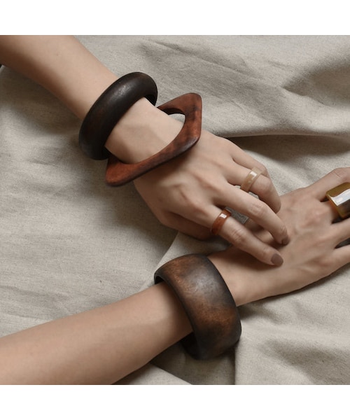 Lavish Gate（ラヴィッシュゲート）の「brace2-02006　ブラウン　ウッドバングル　3個セット（バングル/リストバンド・レディース・その他）」の2枚目の写真