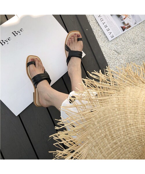 Lavish Gate（ラヴィッシュゲート）の「shoes-02062　フェイクレザー　サイドクロスサンダル　ブラウン　ブラック（サンダル・レディース・その他）」の3枚目の写真