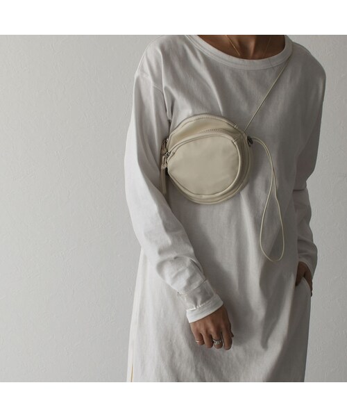 Lavish Gate（ラヴィッシュゲート）の「nh-bag2-02483　エコレザー　ラウンドミニポシェット　ショルダーバッグ（ショルダーバッグ・レディース・その他）」の3枚目の写真