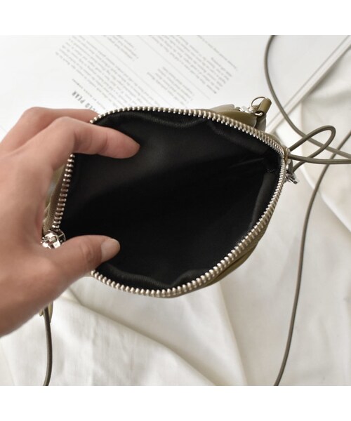 Lavish Gate（ラヴィッシュゲート）の「nh-bag2-02483　エコレザー　ラウンドミニポシェット　ショルダーバッグ（ショルダーバッグ・レディース・その他）」の15枚目の写真