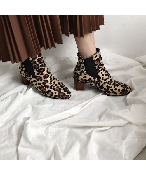 SAINT LAURENT ヒョウ柄 サイドゴアブーツ SAINT LAURENT ヒョウ柄 サイドゴアブーツ