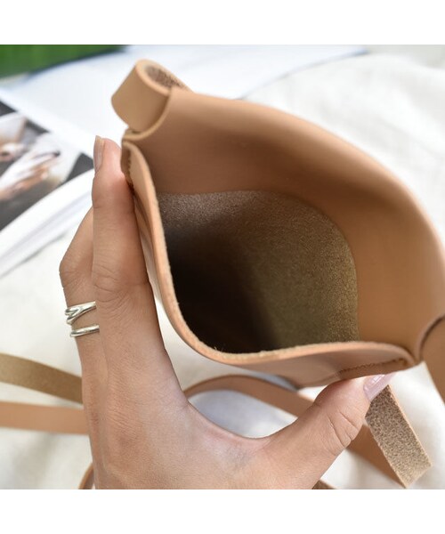 Lavish Gate（ラヴィッシュゲート）の「mb-iphone-02490　フェイクレザー　スマホケース　ショルダー紐付き　スマホポーチ（スマホケース/カバー・レディース・その他）」の5枚目の写真