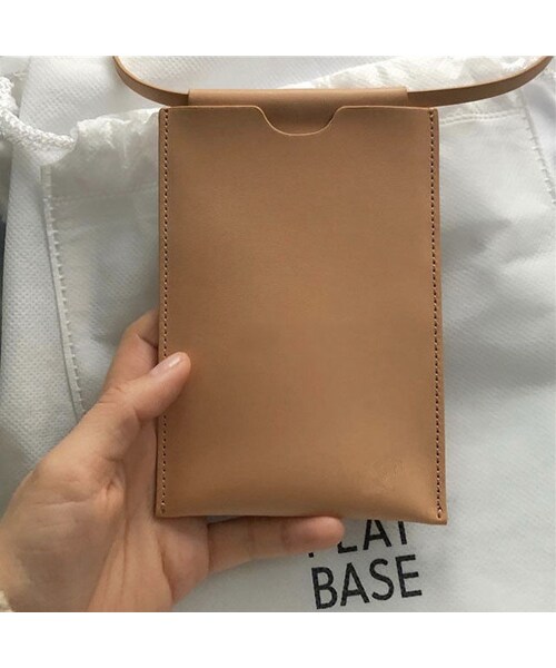 Lavish Gate（ラヴィッシュゲート）の「mb-iphone-02490　フェイクレザー　スマホケース　ショルダー紐付き　スマホポーチ（スマホケース/カバー・レディース・その他）」の4枚目の写真