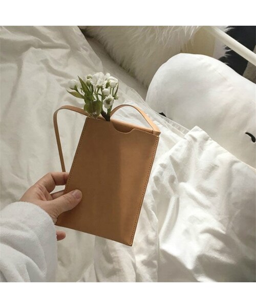 Lavish Gate（ラヴィッシュゲート）の「mb-iphone-02490　フェイクレザー　スマホケース　ショルダー紐付き　スマホポーチ（スマホケース/カバー・レディース・その他）」の3枚目の写真