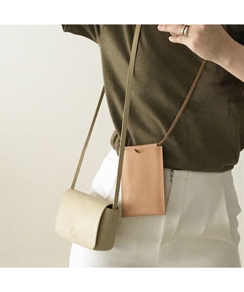 Lavish Gate（ラヴィッシュゲート）の「mb-iphone-02490　フェイクレザー　スマホケース　ショルダー紐付き　スマホポーチ（スマホケース/カバー・レディース・その他）」の2枚目の写真