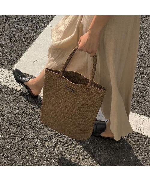 Lavish Gate（ラヴィッシュゲート）の「bag2-02214　ラタンかごバッグ　ウッドパーツ付きトートバッグ（かごバッグ・レディース・その他）」の3枚目の写真