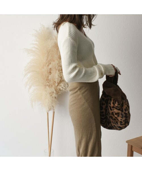 Lavish Gate（ラヴィッシュゲート）の「knit-02049　カシュクールリブトップス　ブラック　ホワイト　ベージュ（ニット/セーター・レディース・その他）」の3枚目の写真