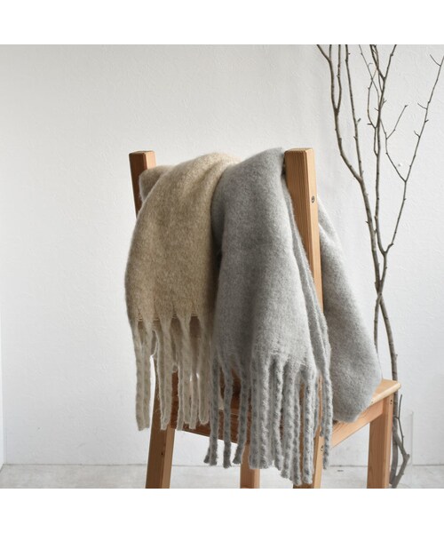 Lavish Gate（ラヴィッシュゲート）の「muffler-02009　ボリュームフリンジ マフラー　ライトグレー　ベージュ（マフラー・レディース・その他）」の6枚目の写真