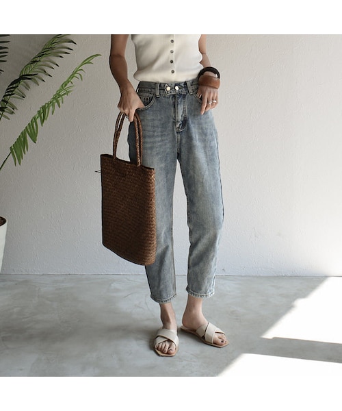 Lavish Gate（ラヴィッシュゲート）の「bottoms-02003　ウォッシュ加工　テーパードデニムパンツ　ブルー（デニムパンツ・レディース・その他）」の2枚目の写真