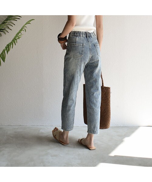 Lavish Gate（ラヴィッシュゲート）の「bottoms-02003　ウォッシュ加工　テーパードデニムパンツ　ブルー（デニムパンツ・レディース・その他）」の4枚目の写真