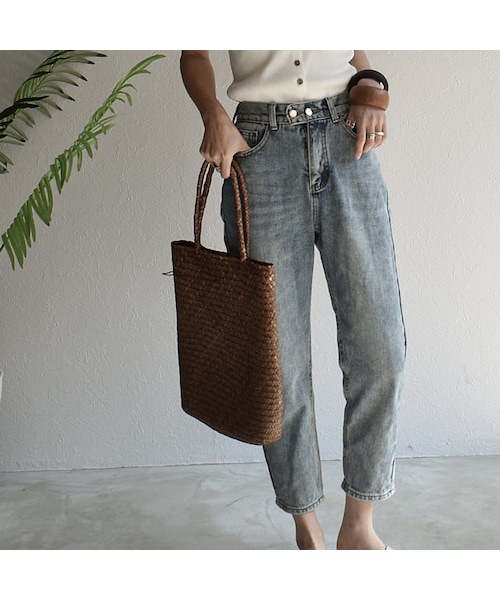 Lavish Gate（ラヴィッシュゲート）の「bottoms-02003　ウォッシュ加工　テーパードデニムパンツ　ブルー（デニムパンツ・レディース・その他）」の3枚目の写真