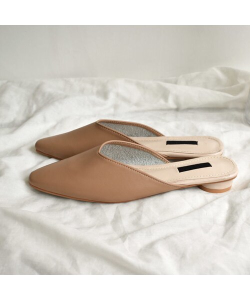 Lavish Gate（ラヴィッシュゲート）の「shoes-02056　フェイクレザー　ポインテッドトゥミュール　パンプス　ヌードカラー　ブラック（パンプス・レディース・その他）」の8枚目の写真