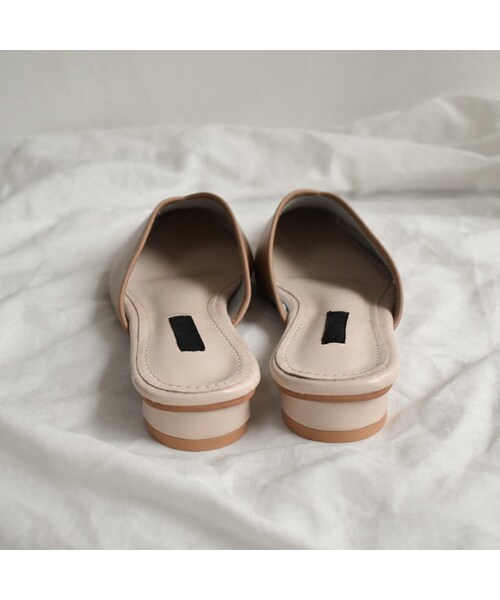 Lavish Gate（ラヴィッシュゲート）の「shoes-02056　フェイクレザー　ポインテッドトゥミュール　パンプス　ヌードカラー　ブラック（パンプス・レディース・その他）」の9枚目の写真