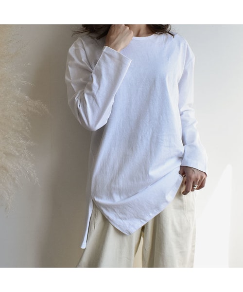 Lavish Gate（ラヴィッシュゲート）の「tops-02015 　サイドスリット　ロングＴシャツ　ホワイト（Tシャツ/カットソー・レディース・その他）」の3枚目の写真