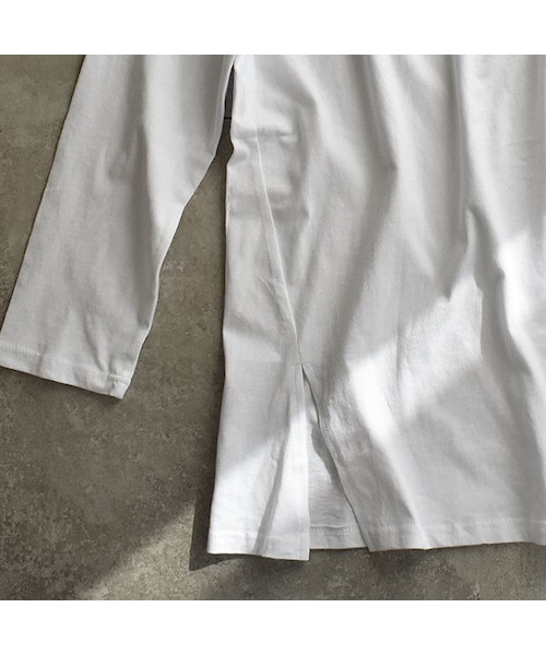 Lavish Gate（ラヴィッシュゲート）の「tops-02015 　サイドスリット　ロングＴシャツ　ホワイト（Tシャツ/カットソー・レディース・その他）」の8枚目の写真