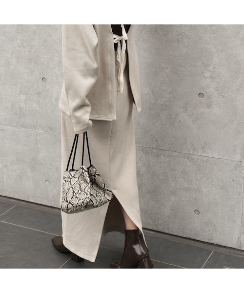 Lavish Gate（ラヴィッシュゲート）の「bag2-02472　パイソン柄　スクエアバッグ（ハンドバッグ・レディース・その他）」の5枚目の写真